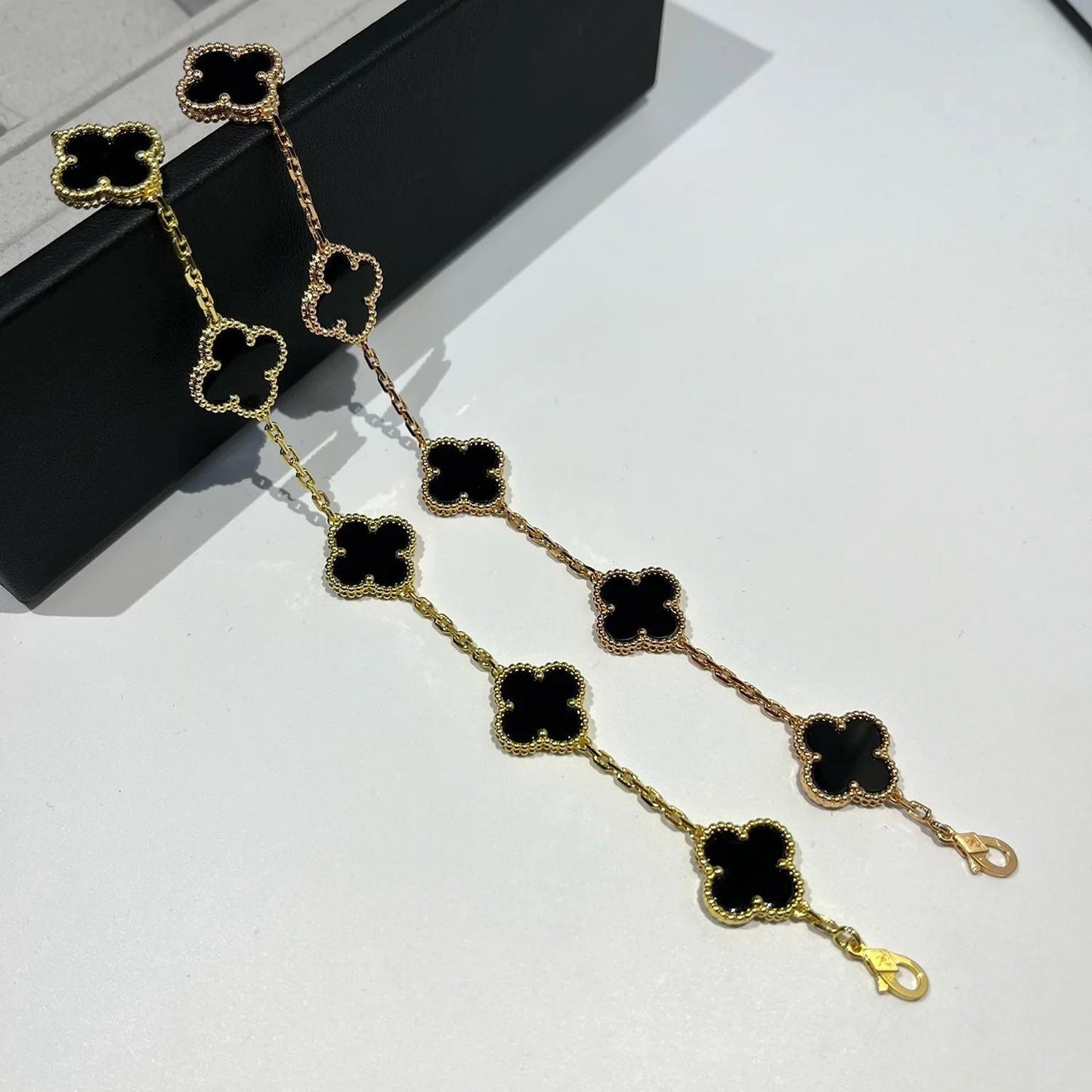 [Saipan]LUCKY CLOVER 5-MOTIF BRACELET - BLACK OXNY COLLECTION