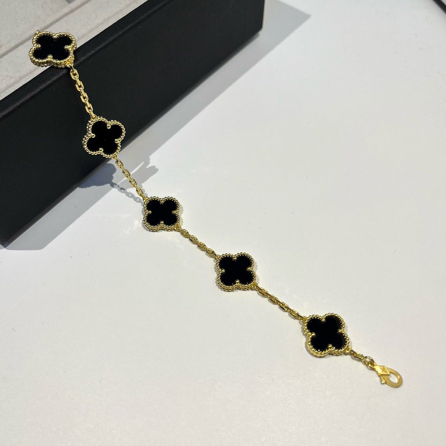 [Saipan]LUCKY CLOVER 5-MOTIF BRACELET - BLACK OXNY COLLECTION