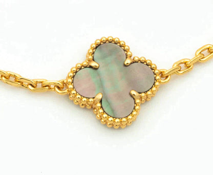 [Saipan]LUCKY CLOVER 5-MOTIF BRACELET - GREY MOTHER-OF-PEARL COLLECTION