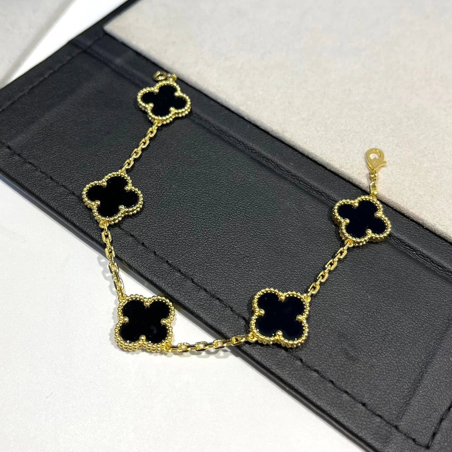 [Saipan]LUCKY CLOVER 5-MOTIF BRACELET - BLACK OXNY COLLECTION