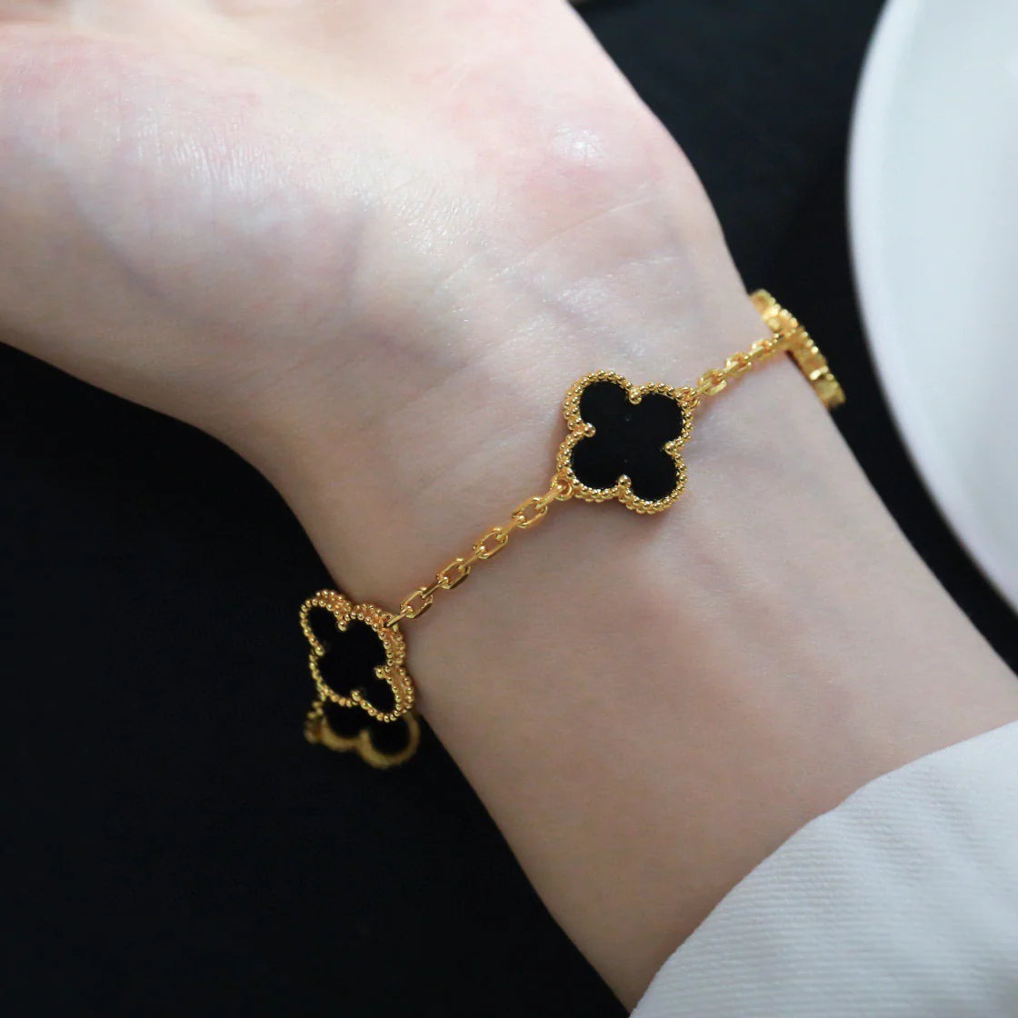[Saipan]LUCKY CLOVER 5-MOTIF BRACELET - BLACK OXNY COLLECTION