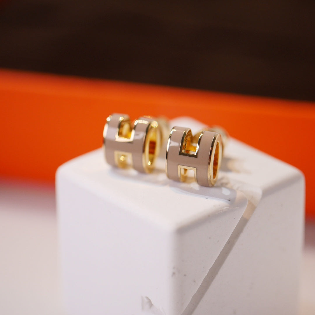 [Saipan]MINI POP H GOLD EARRINGS GREY