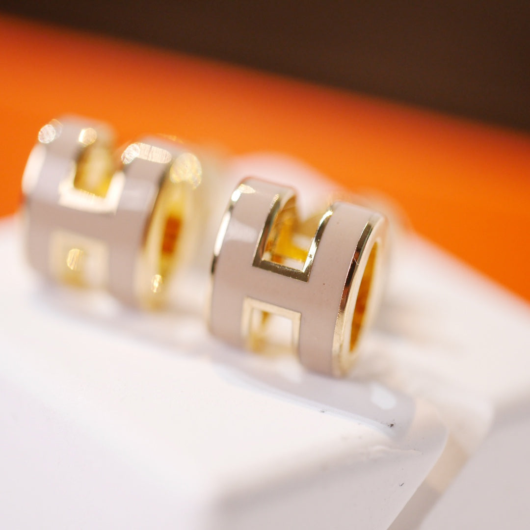 [Saipan]MINI POP H GOLD EARRINGS GREY