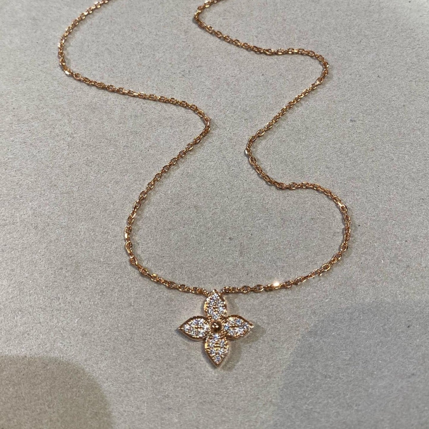 [Saipan]STAR DIAMOND NECKALCE