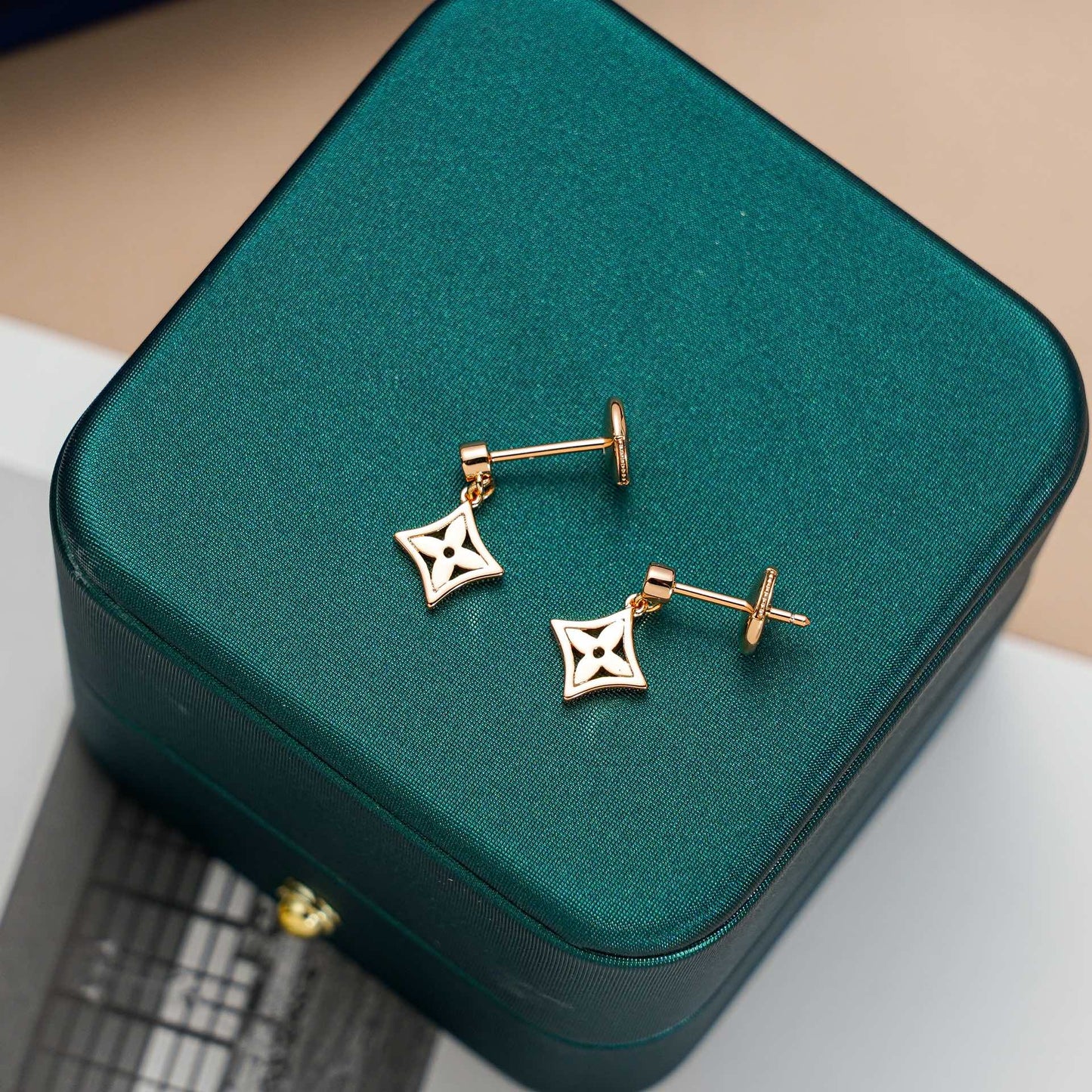 [Saipan]STAR EARRINGS GOLD