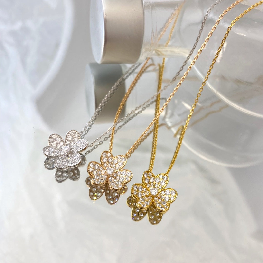 [Saipan]PAVÉ DIAMOND FLOWER CHARM NECKLACE