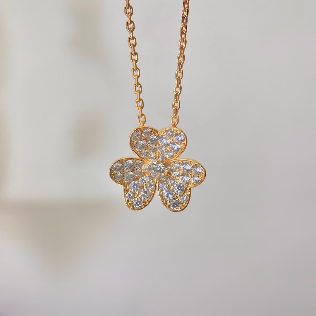 [Saipan]PAVÉ DIAMOND FLOWER CHARM NECKLACE