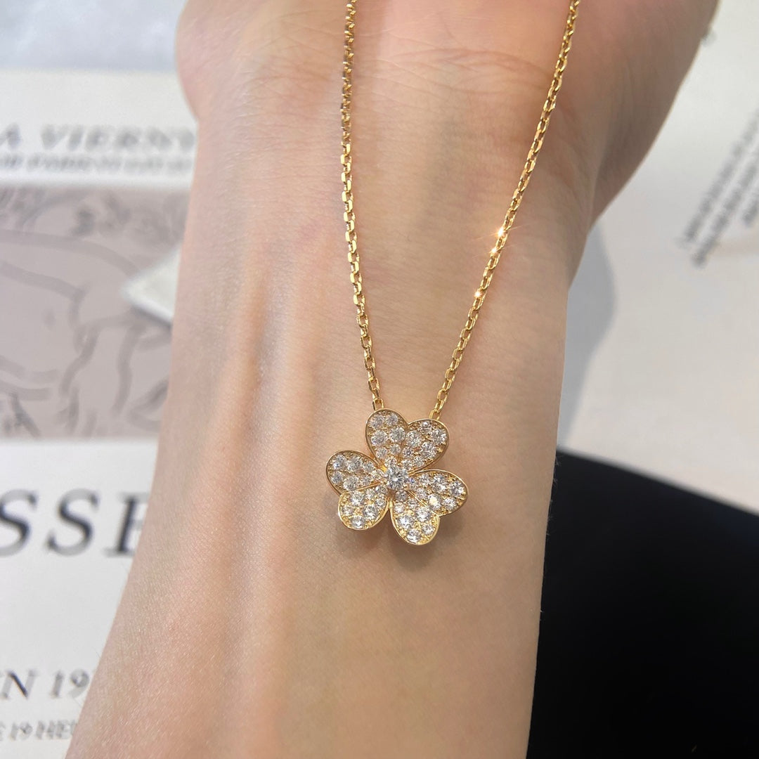 [Saipan]PAVÉ DIAMOND FLOWER CHARM NECKLACE