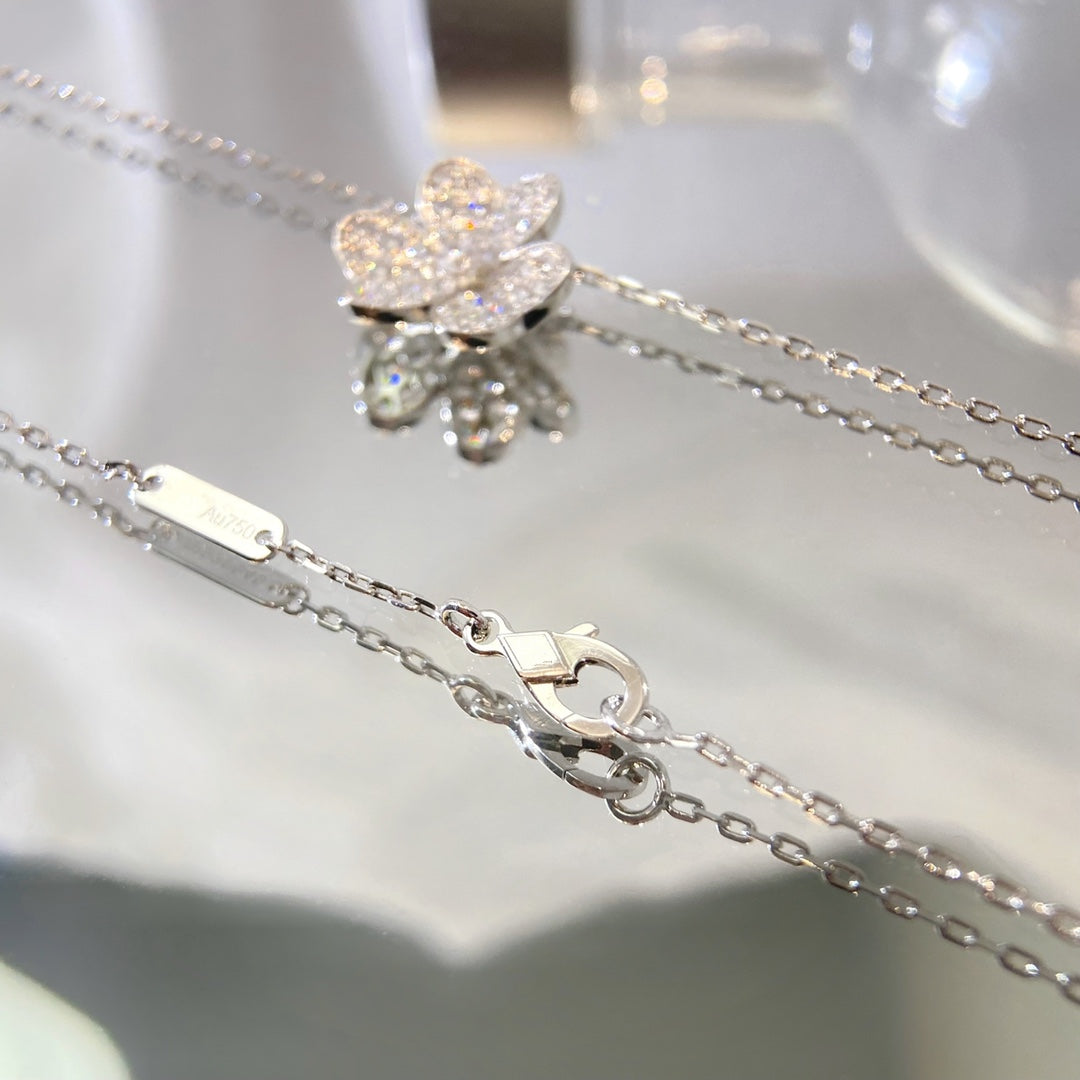 [Saipan]PAVÉ DIAMOND FLOWER CHARM NECKLACE