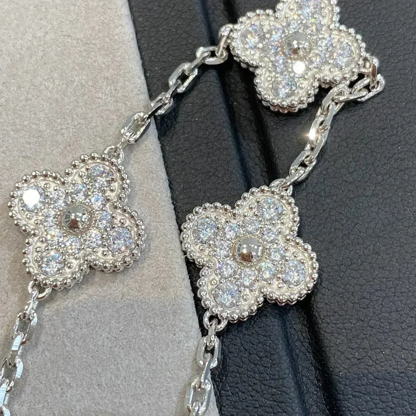 [Saipan]LUCKY CLOVER 5-MOTIF BRACELET - FULL-DIAMOND