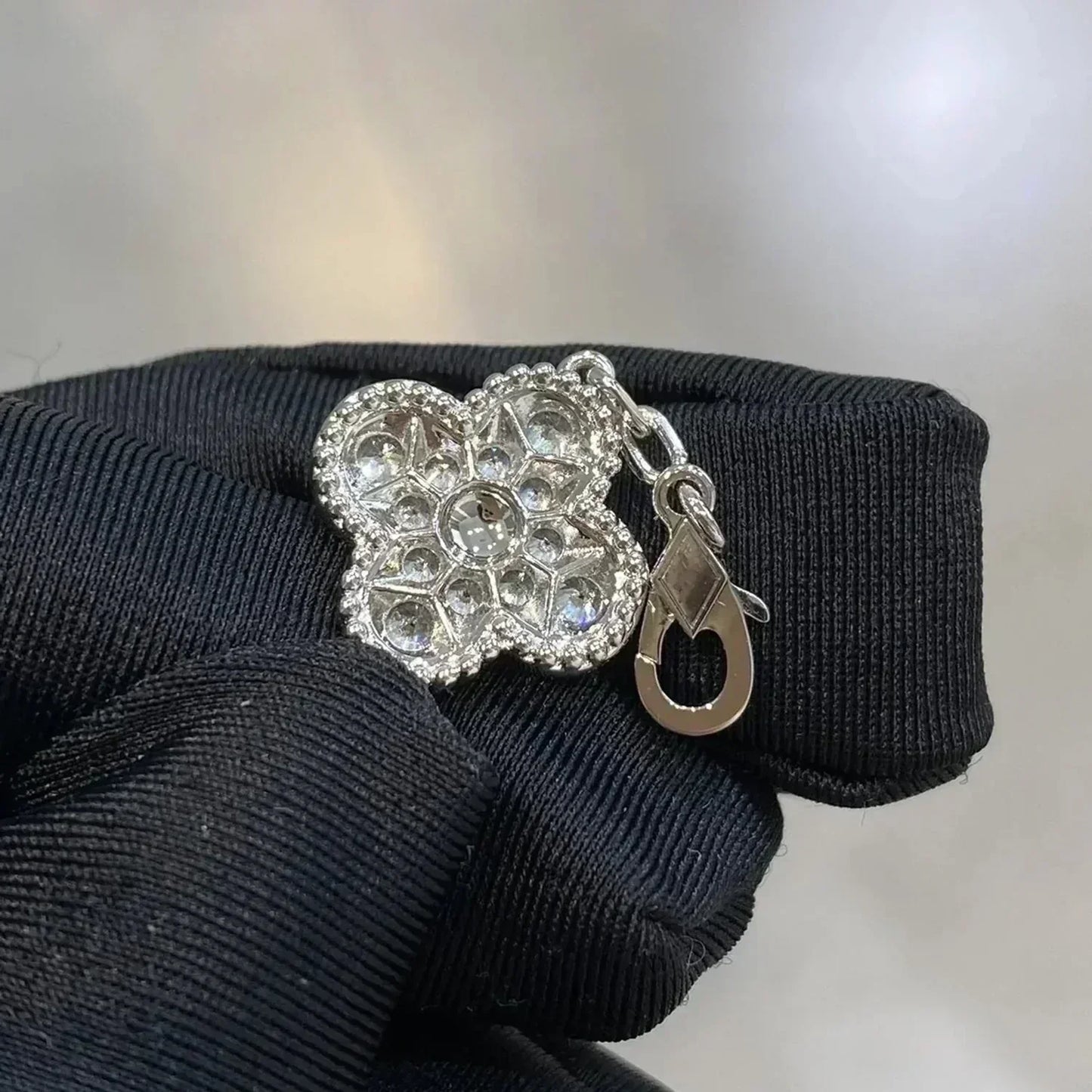 [Saipan]LUCKY CLOVER 5-MOTIF BRACELET - FULL-DIAMOND