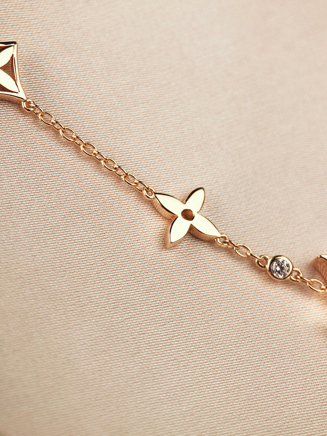 [Saipan]STAR AND SUN 7 MOTIFS GOLD BRACELET