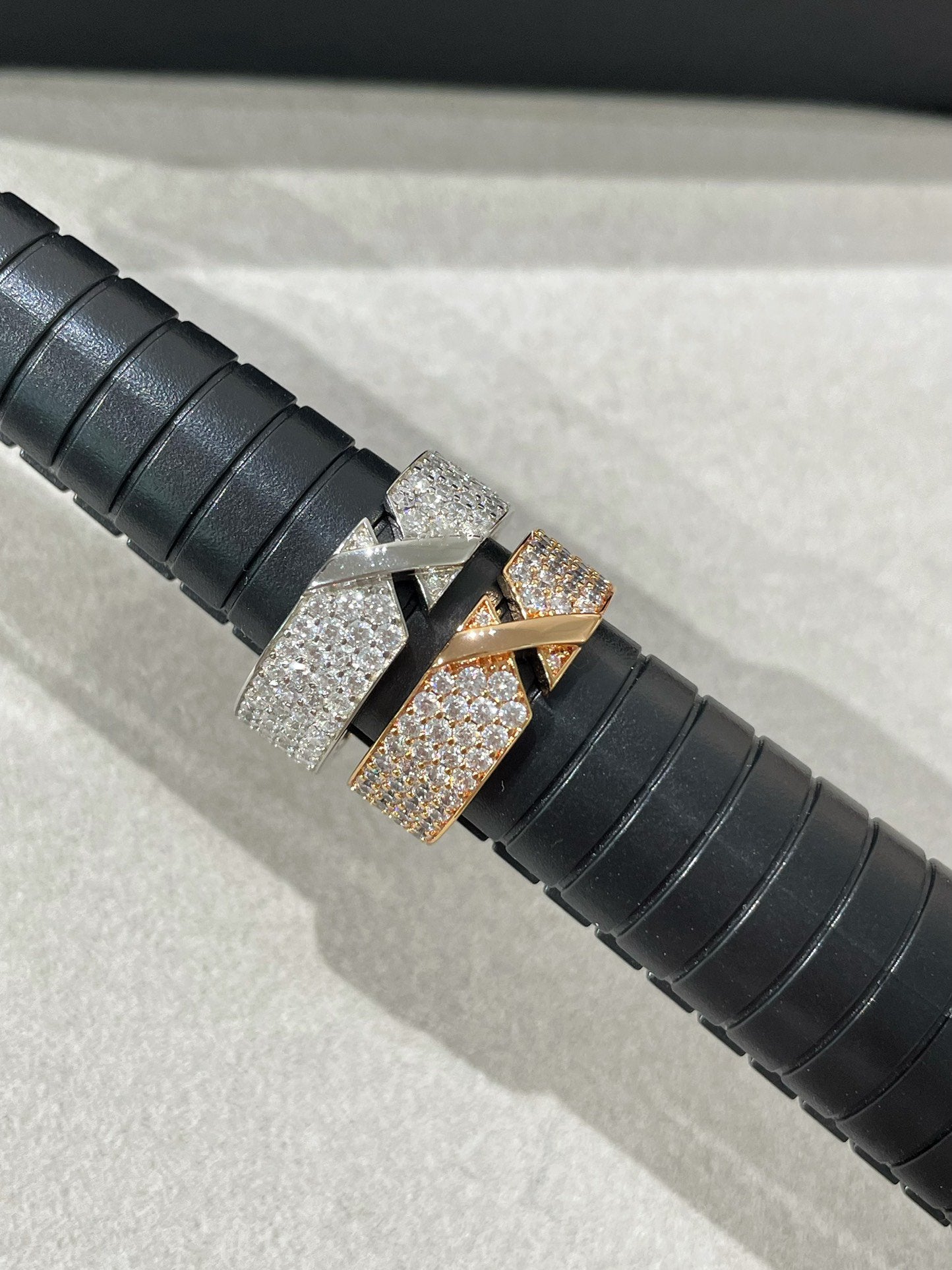 [Saipan]LIENS EVIDENCE  DIAMOND PAVED RING