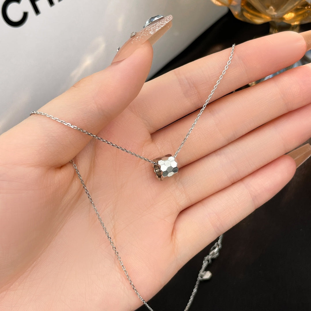 [Saipan]BEE MINI NECKLACE