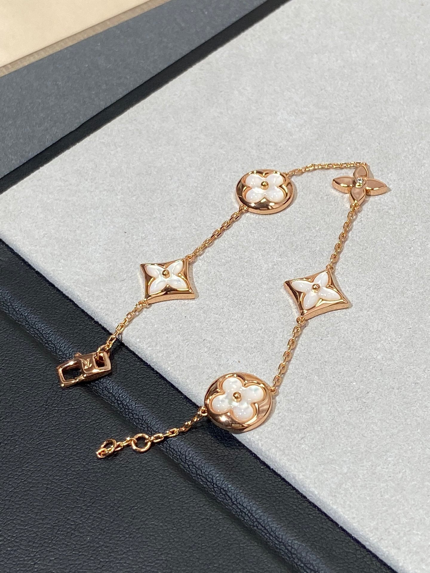 [Saipan]STAR AND SUN 5 MOTIF MOP ROSE GOLD BRACELET