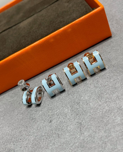 [Saipan]POP H SKY BLUE STUD EARRINGS