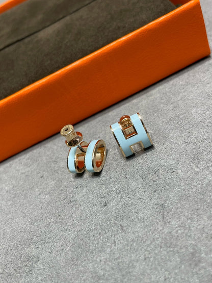 [Saipan]POP H SKY BLUE STUD EARRINGS