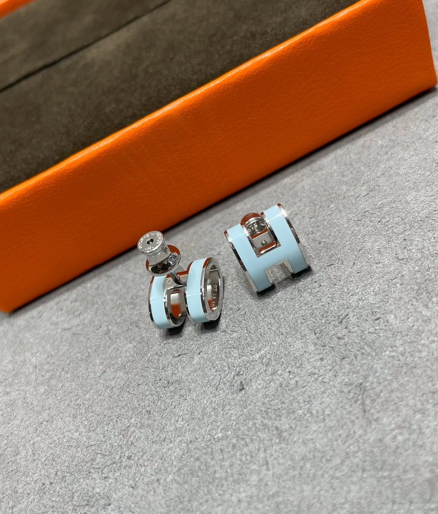 [Saipan]POP H SKY BLUE STUD EARRINGS
