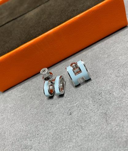 [Saipan]POP H SKY BLUE STUD EARRINGS