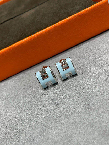 [Saipan]POP H SKY BLUE STUD EARRINGS