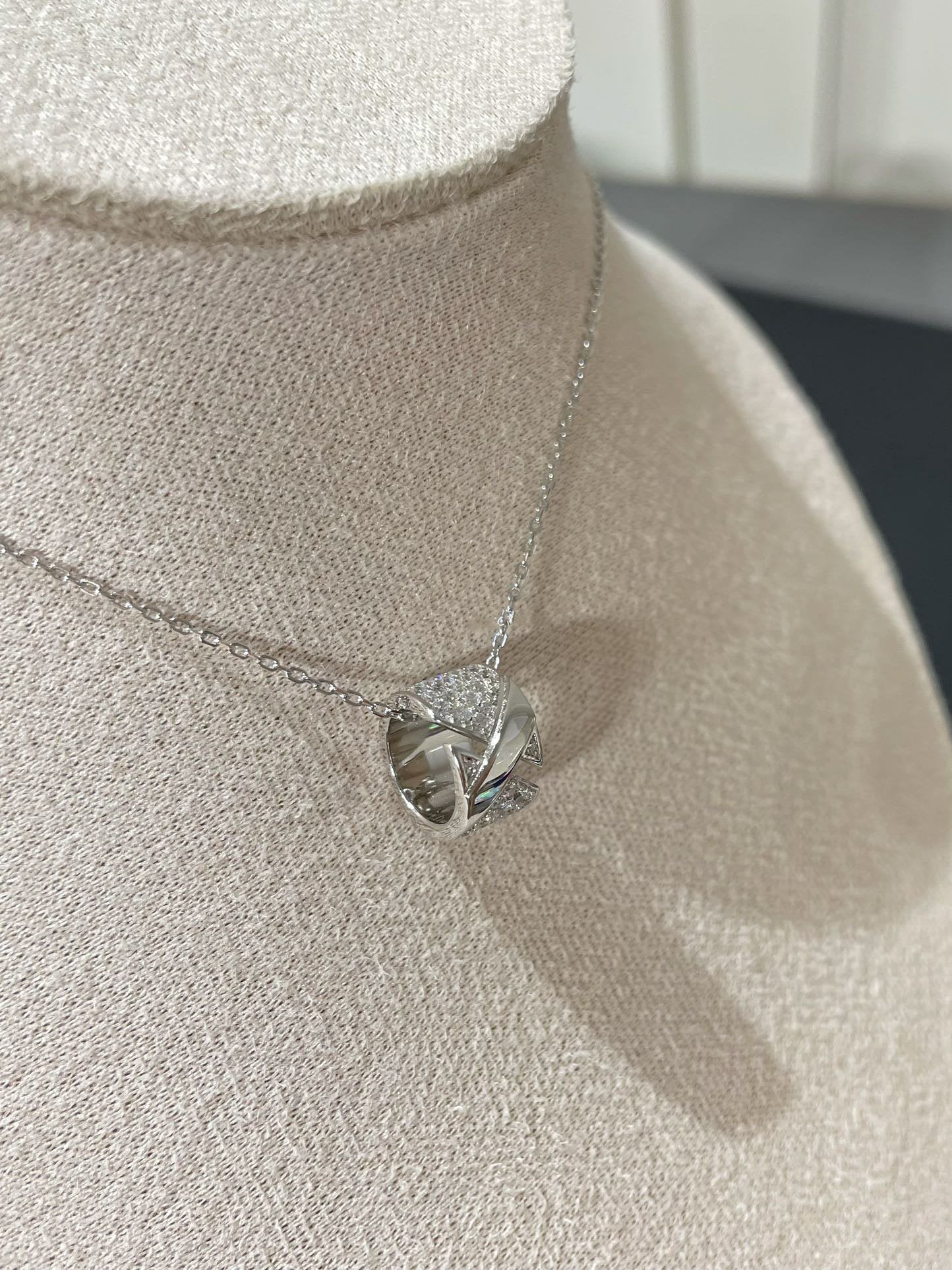[Saipan]LIENS EVIDENCE DIAMOND PAVED NECKLACE