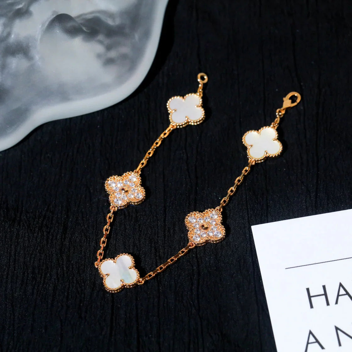 [Saipan]LUCKY CLOVER 5-MOTIF BRACELET - WHITE MOTHER-OF-PEARL COLLECTION