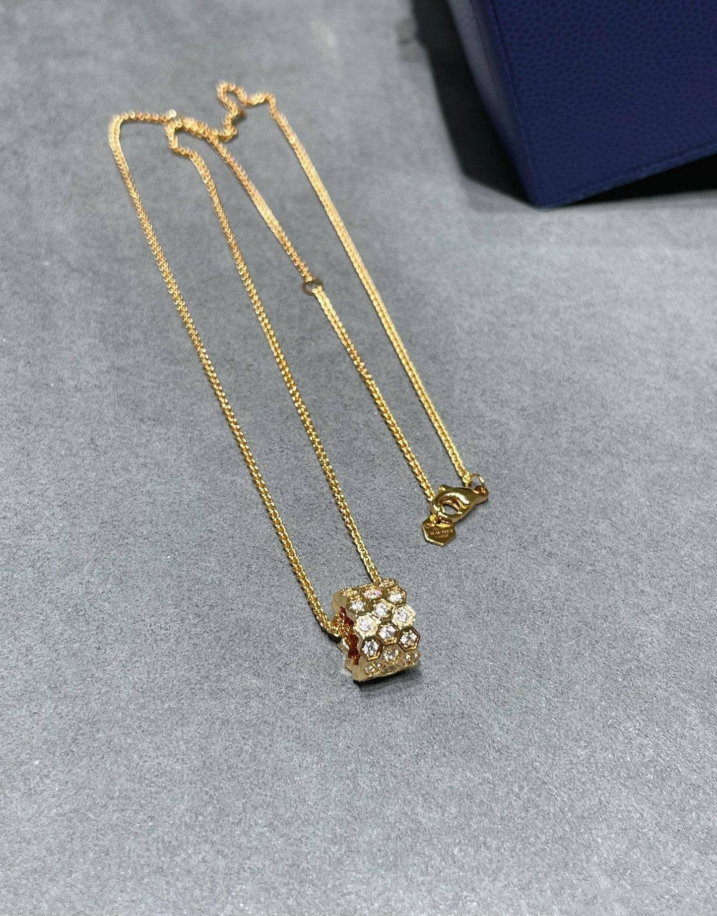 [Saipan]BEE LOVE DIAMOND PAVED 3 ROW NECKLACE