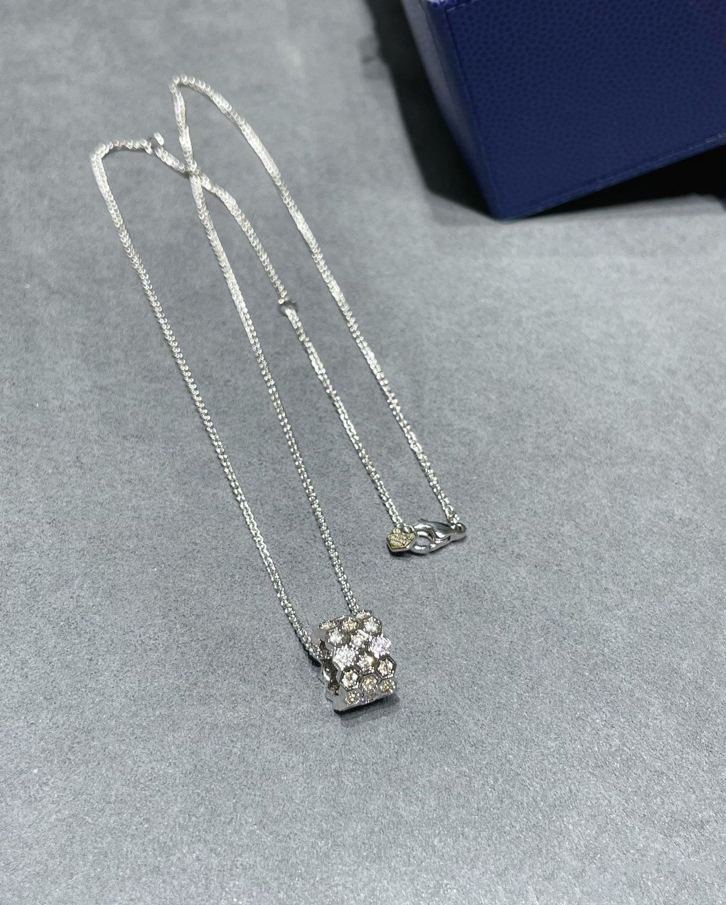 [Saipan]BEE LOVE DIAMOND PAVED 3 ROW NECKLACE