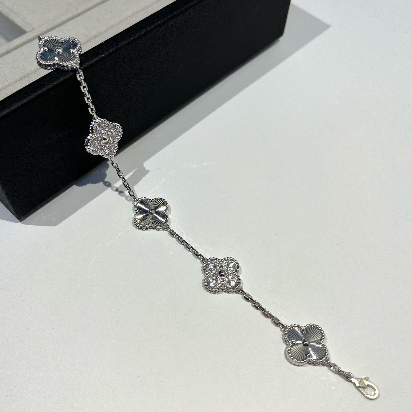 [Saipan]LUCKY CLOVER 5-MOTIF BRACELET - LASER COLLECTION