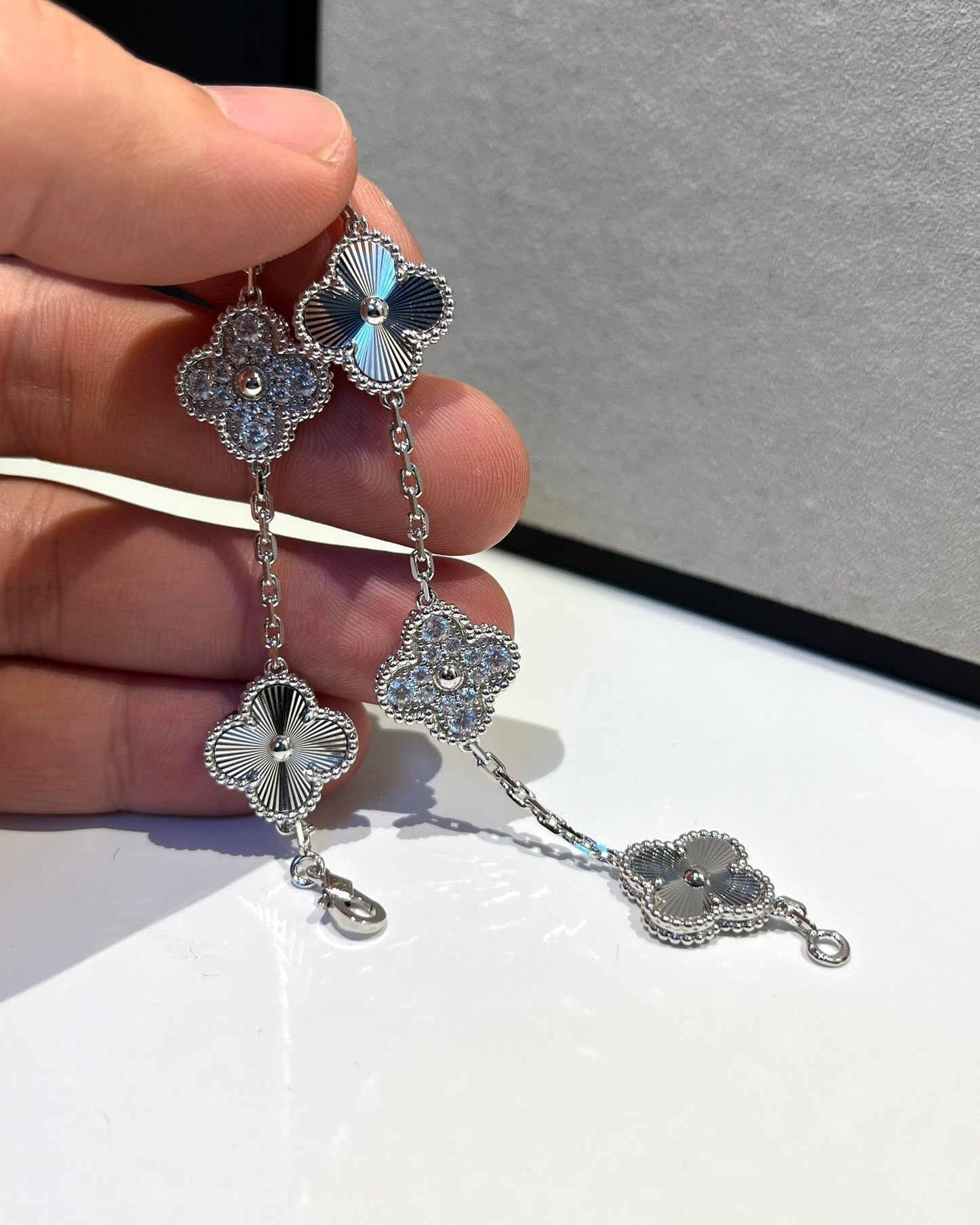 [Saipan]LUCKY CLOVER 5-MOTIF BRACELET - LASER COLLECTION