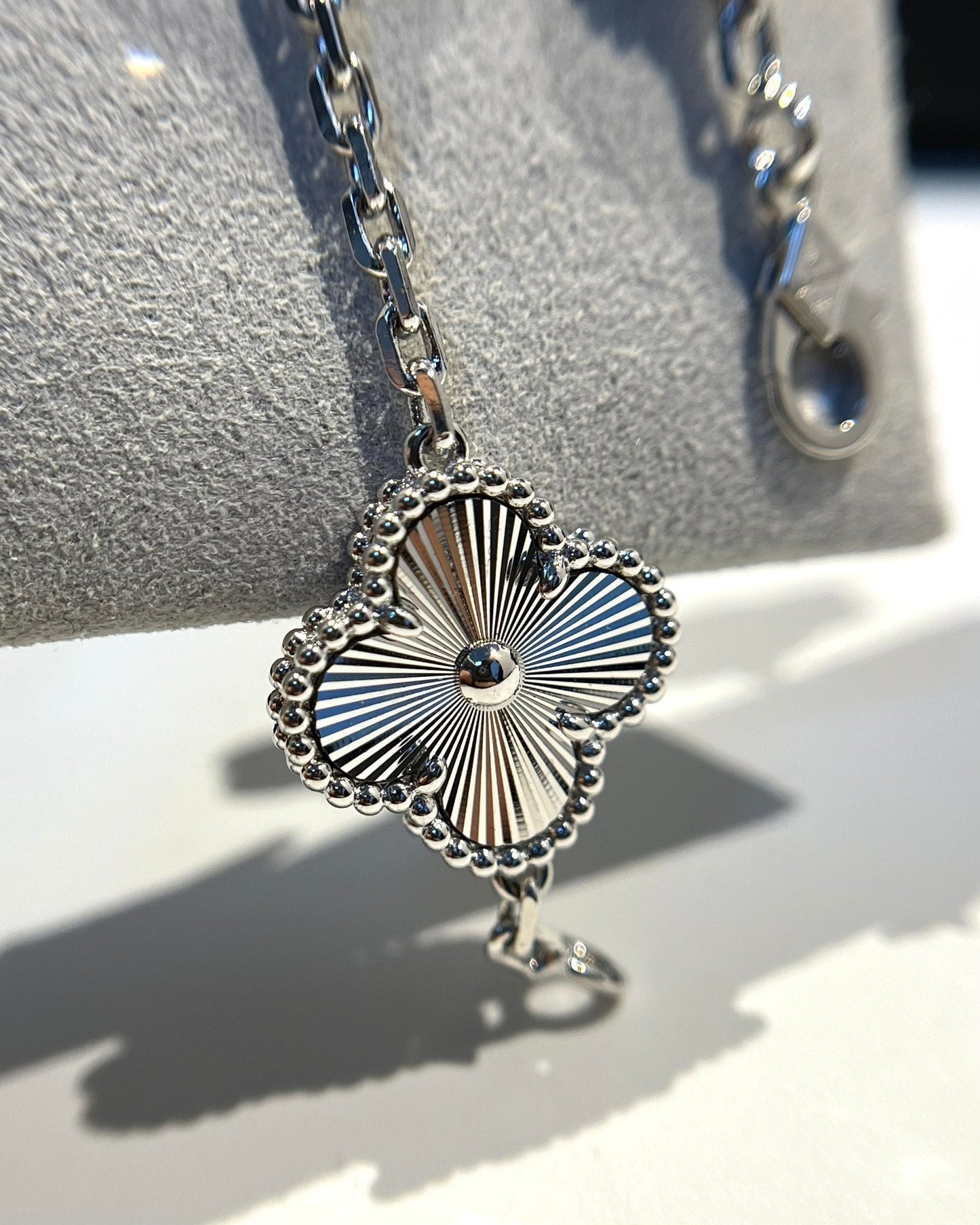 [Saipan]LUCKY CLOVER 5-MOTIF BRACELET - LASER COLLECTION