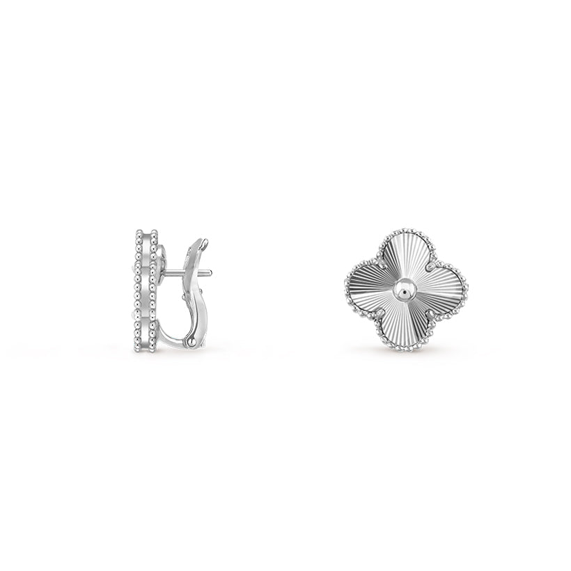 [Saipan]15MM CLOVER FLOWER STUD EARRINGS WHITE GOLD COLLECTION