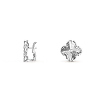 [Saipan]15MM CLOVER FLOWER STUD EARRINGS WHITE GOLD COLLECTION