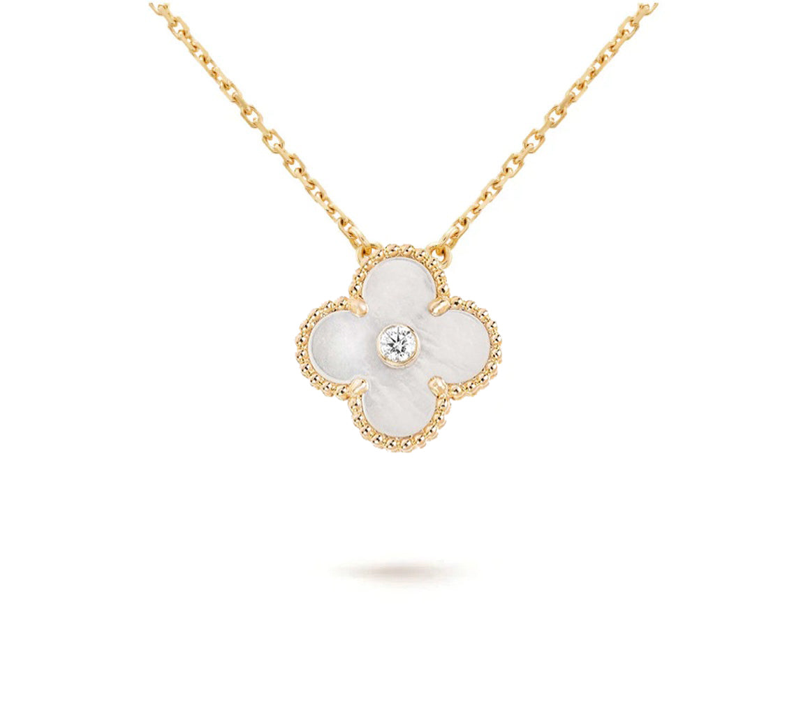 [Saipan]LIMITED EDITION CHRISTMAS CLOVER FLOWER NECKLACE - 15MM ANNUAL COLLECTIBLE PENDANT