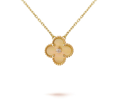 [Saipan]LIMITED EDITION CHRISTMAS CLOVER FLOWER NECKLACE - 15MM ANNUAL COLLECTIBLE PENDANT