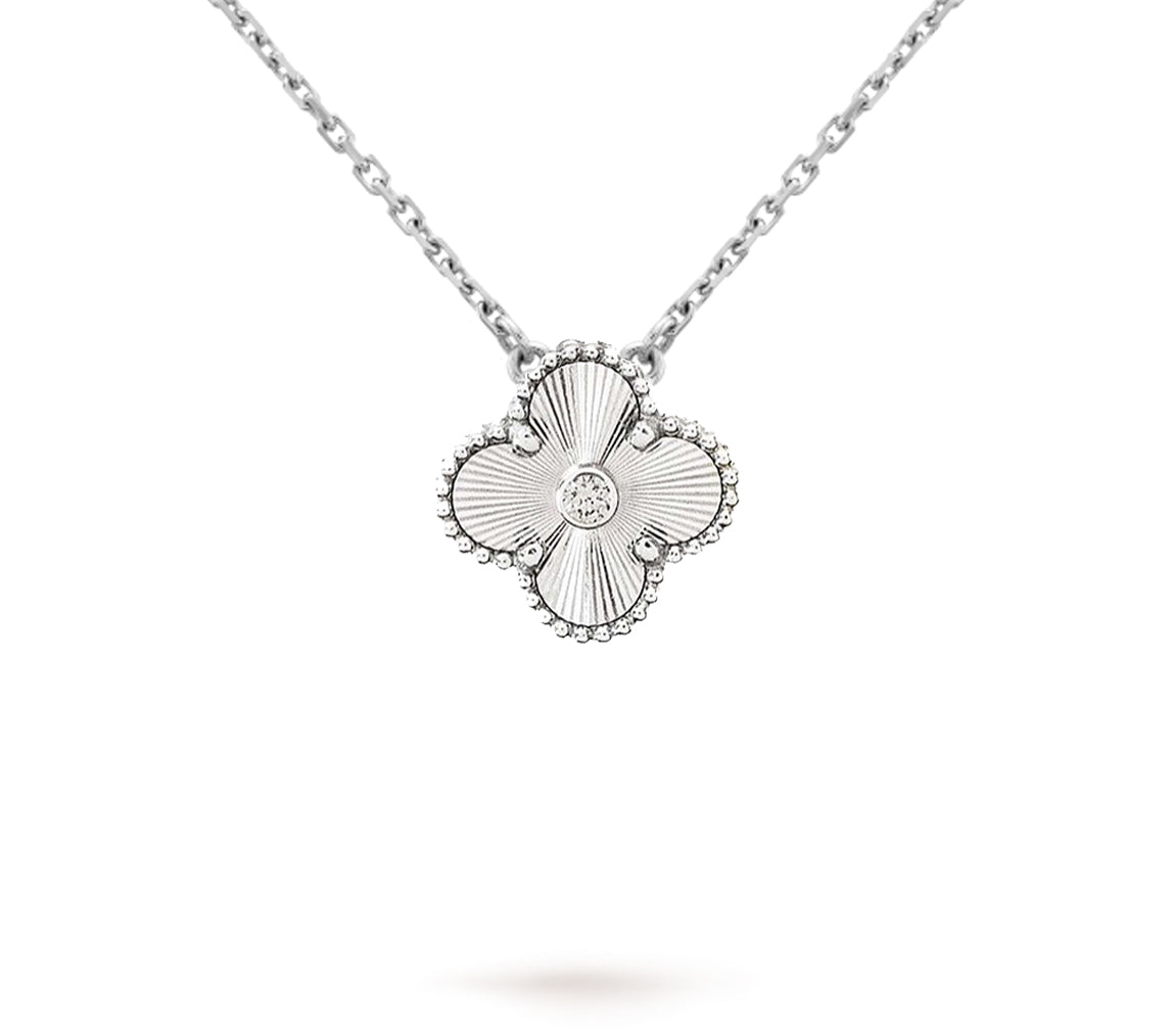 [Saipan]LIMITED EDITION CHRISTMAS CLOVER FLOWER NECKLACE - 15MM ANNUAL COLLECTIBLE PENDANT