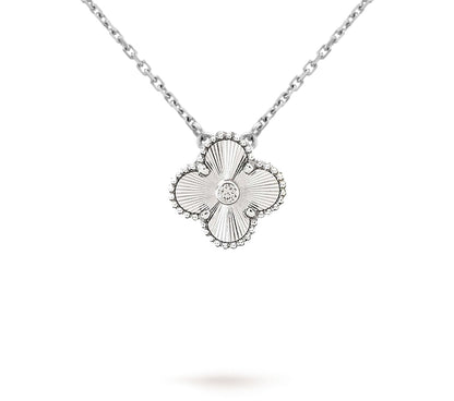 [Saipan]LIMITED EDITION CHRISTMAS CLOVER FLOWER NECKLACE - 15MM ANNUAL COLLECTIBLE PENDANT