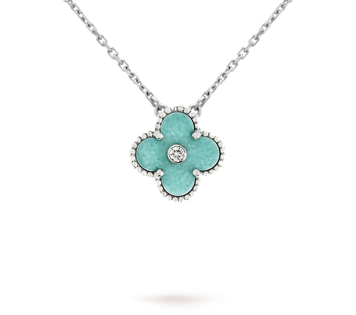[Saipan]LIMITED EDITION CHRISTMAS CLOVER FLOWER NECKLACE - 15MM ANNUAL COLLECTIBLE PENDANT