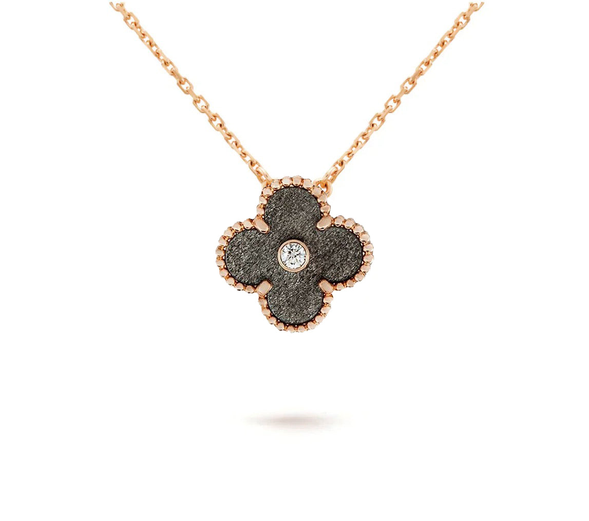 [Saipan]LIMITED EDITION CHRISTMAS CLOVER FLOWER NECKLACE - 15MM ANNUAL COLLECTIBLE PENDANT