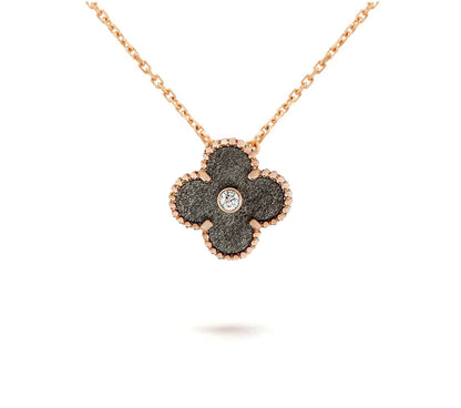 [Saipan]LIMITED EDITION CHRISTMAS CLOVER FLOWER NECKLACE - 15MM ANNUAL COLLECTIBLE PENDANT