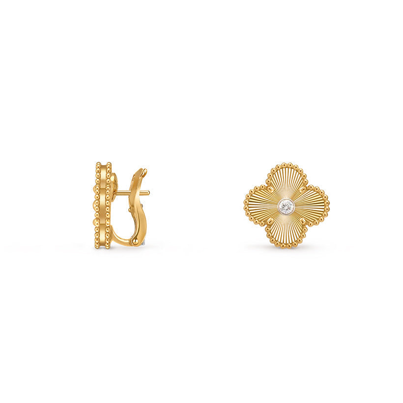 [Saipan]15MM CLOVER FLOWER STUD EARRINGS DIAMOND-GOLD COLLECTION