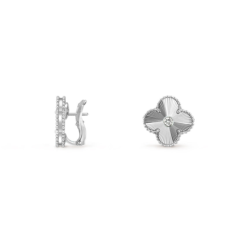 [Saipan]15MM CLOVER FLOWER STUD EARRINGS DIAMOND-WHITE GOLD COLLECTION