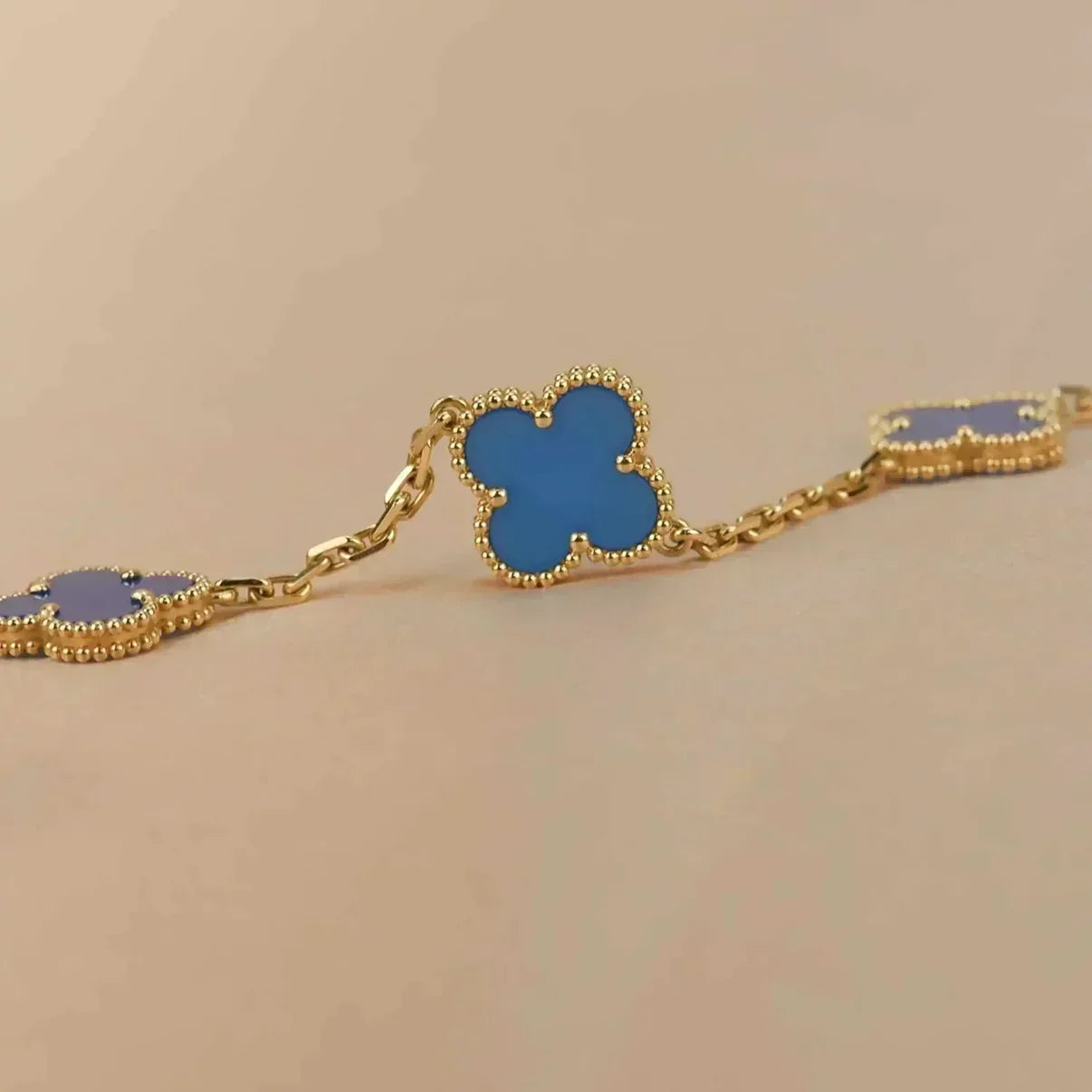 [Saipan]LUCKY CLOVER 5-MOTIF BRACELET - BLUE AGATE COLLECTION