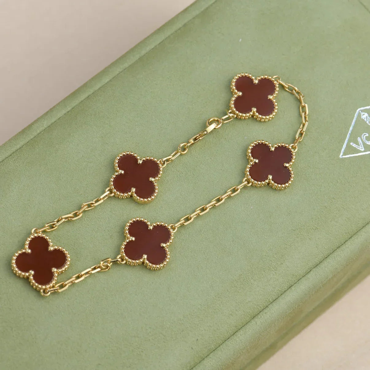 [Saipan]LUCKY CLOVER 5-MOTIF BRACELET - RED CARNELIAN COLLECTION