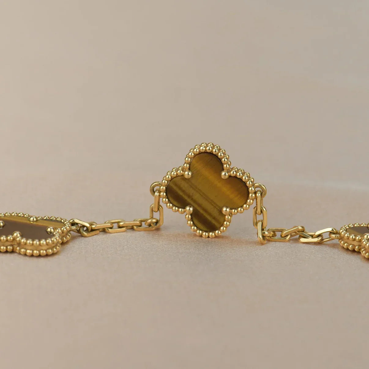 [Saipan]LUCKY CLOVER 5-MOTIF BRACELET -  TIGER’S EYE COLLECTION