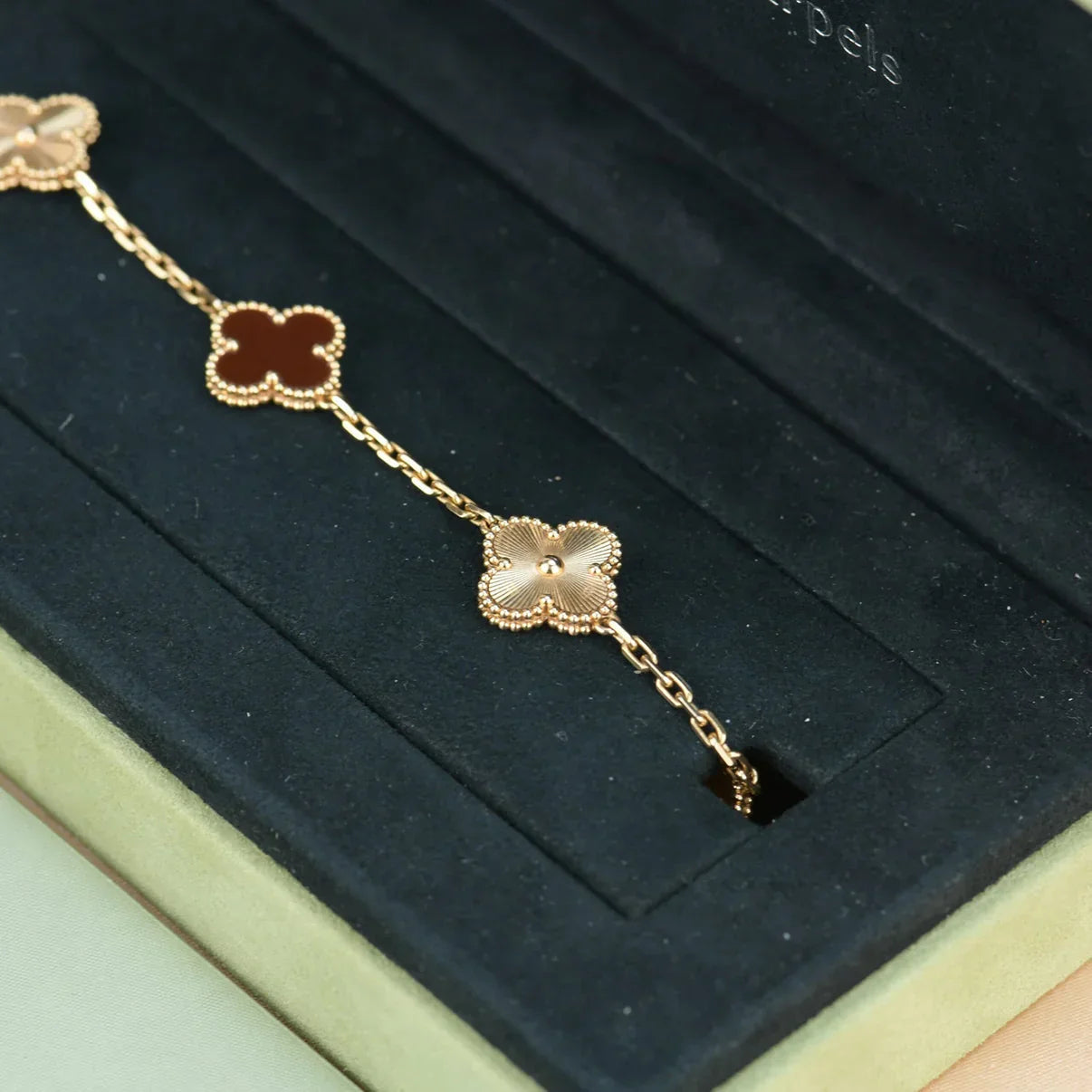 [Saipan]LUCKY CLOVER 5-MOTIF BRACELET - RED CARNELIAN COLLECTION