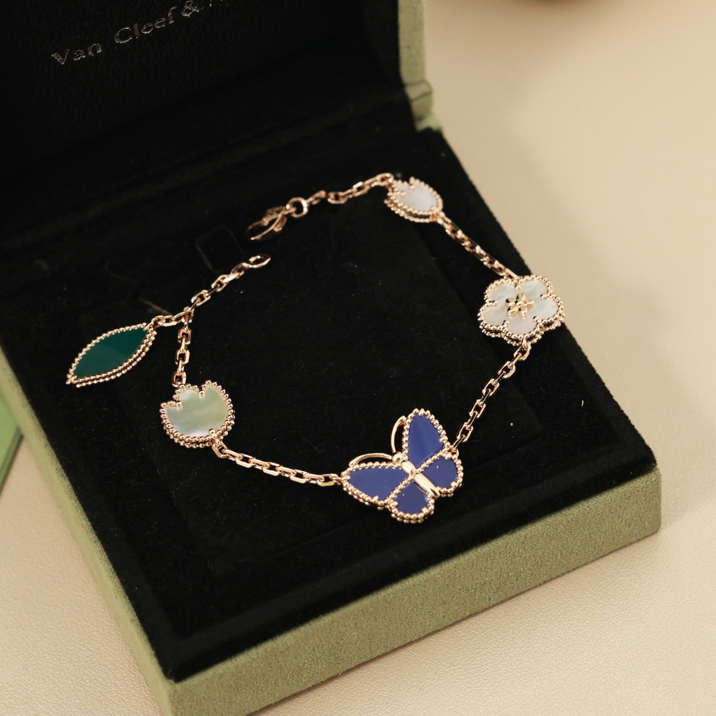 [Saipan]SPRING ENCHANTMENT BUTTERFLY & FLORAL CHARM BRACELET