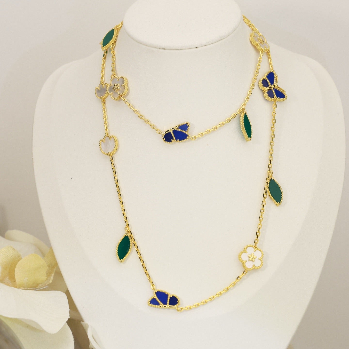 [Saipan]LUCKY SPRING BUTTERFLY & FLOWER STATEMENT NECKLACE - 15-MOTIF FLORAL DESIGN