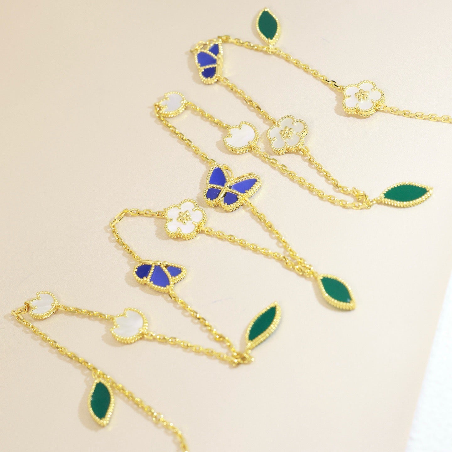 [Saipan]LUCKY SPRING BUTTERFLY & FLOWER STATEMENT NECKLACE - 15-MOTIF FLORAL DESIGN