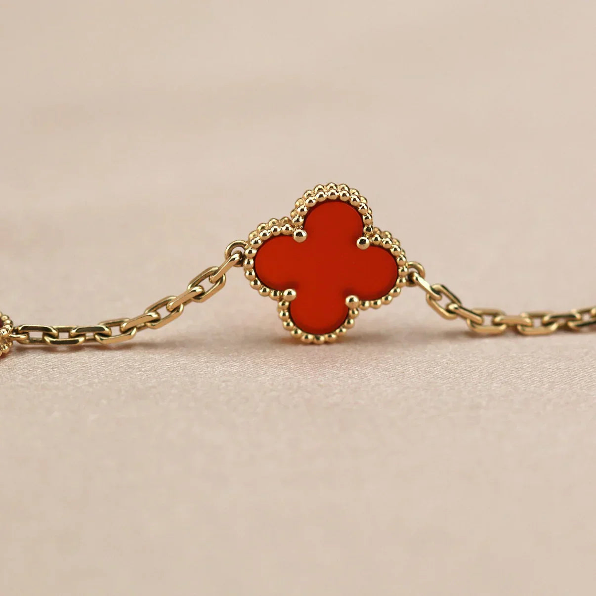 [Saipan]LUCKY CLOVER 5-MOTIF BRACELET - RED CARNELIAN COLLECTION
